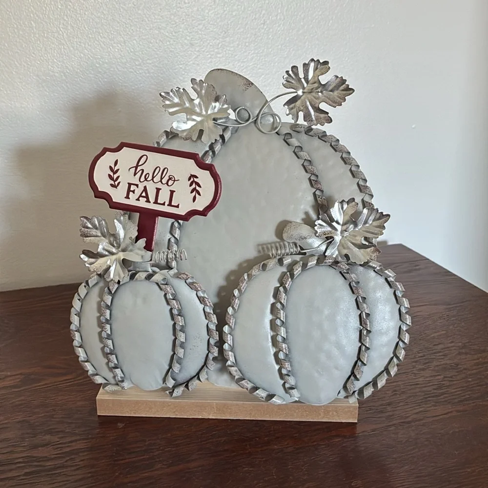 NWT- Silver Metal Pumpkins Trio Decoration w/ Hello Fall Sign on Wood Base 🍁